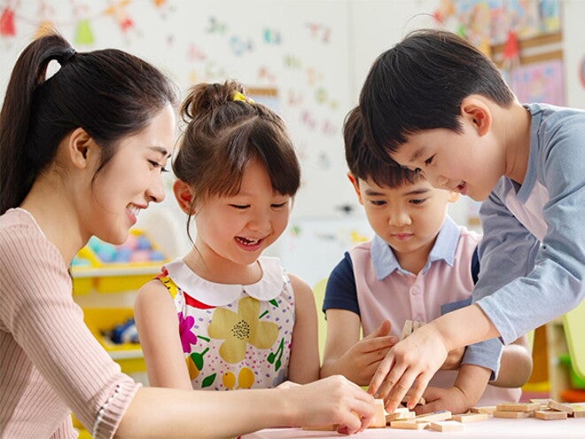 4 Bí quyết chuẩn bị cho bé đi nhà trẻ không khóc