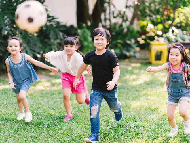 Những trò chơi trẻ em bổ ích giúp bé phát triển toàn diện Những trò chơi trẻ em bổ ích giúp bé phát triển toàn diện